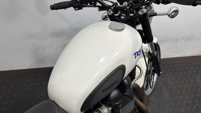 Triumph Bonneville (10MY)